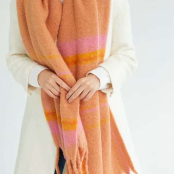 Super soft scarf - Picture 5 of 5